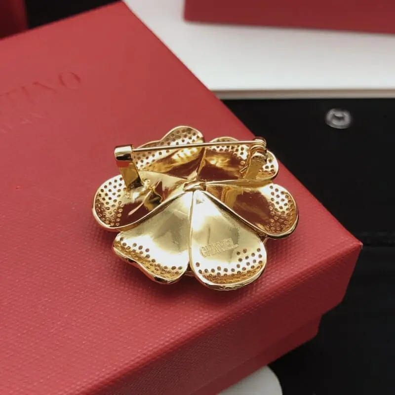 chanel brooches pour femme s_12153bb3